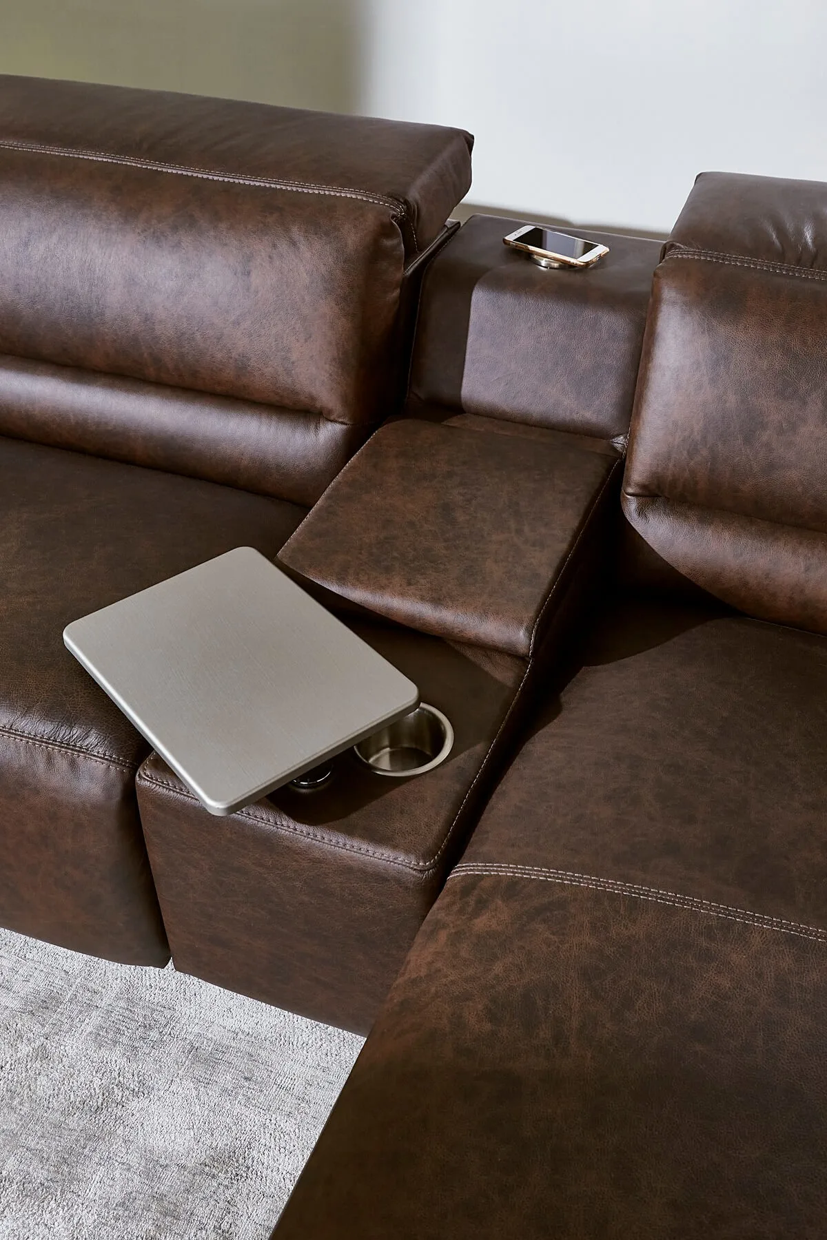 1200x4096r0-3 closeup of middle console with storage compartment closed and removable task table