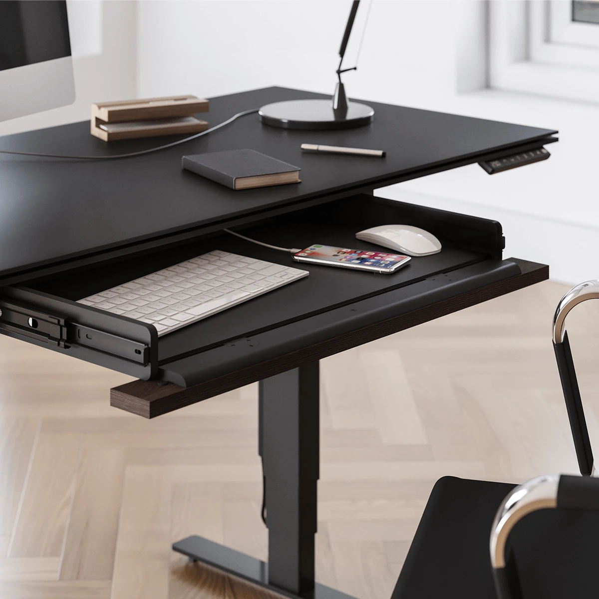 closeup_officedesk_STANCE1