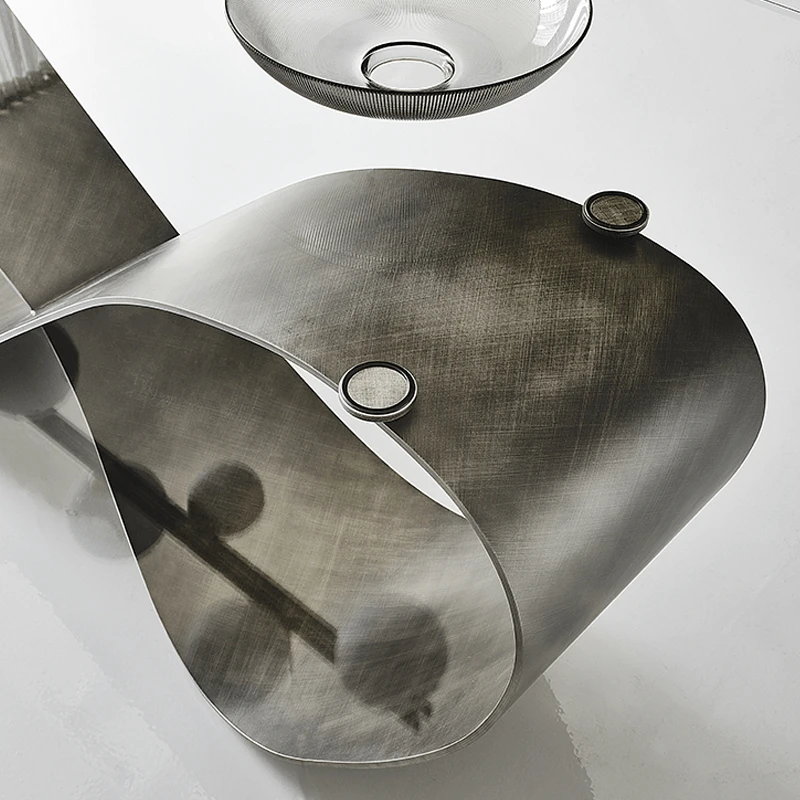 Butterfly dining table, showing base and the finish how amazing is this modern base by Cattelan Italia.