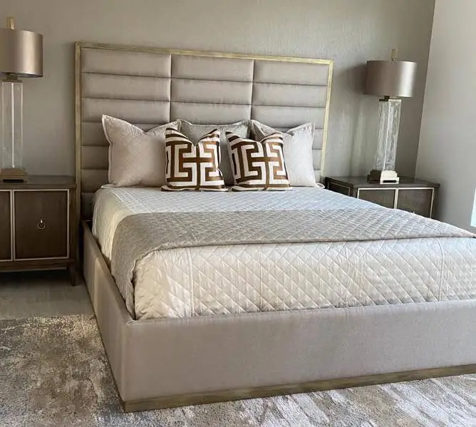 ec6754ec-824d-4a6e-b9fc-db93801e2c0f contemporary palo alto panel bed in a light fabric with gold wood finish trim product image